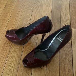 Gorgeous Stuart Weitzman peep-toe heel, Sz 6